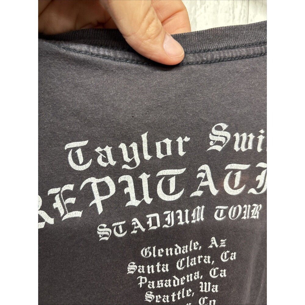 Women’s Size S Taylor Swift Reputation Tour Tee Well Worn - Picture 7 of 7